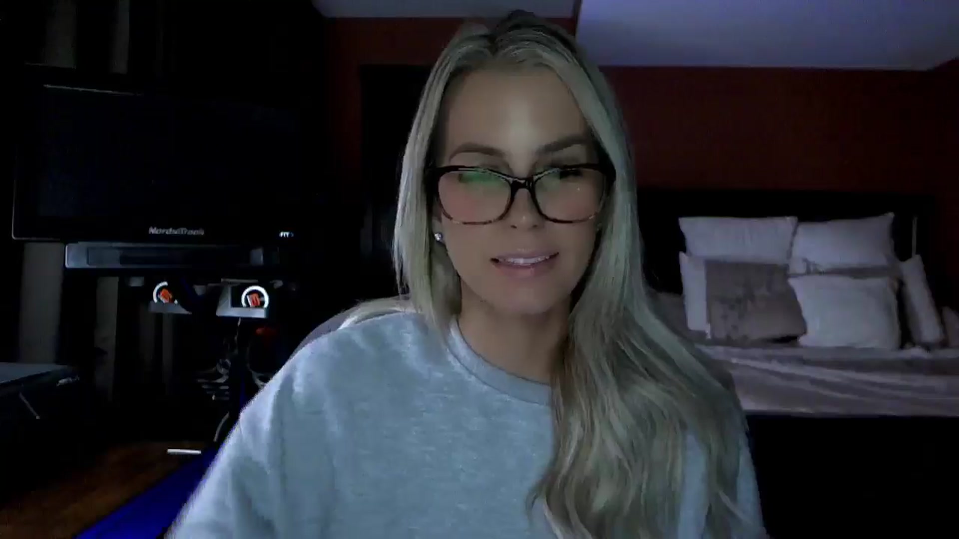 Gallery image thumbnail from Cora9's myfreecams stream on, 04/29/2026, 05:52 image 16 of 20