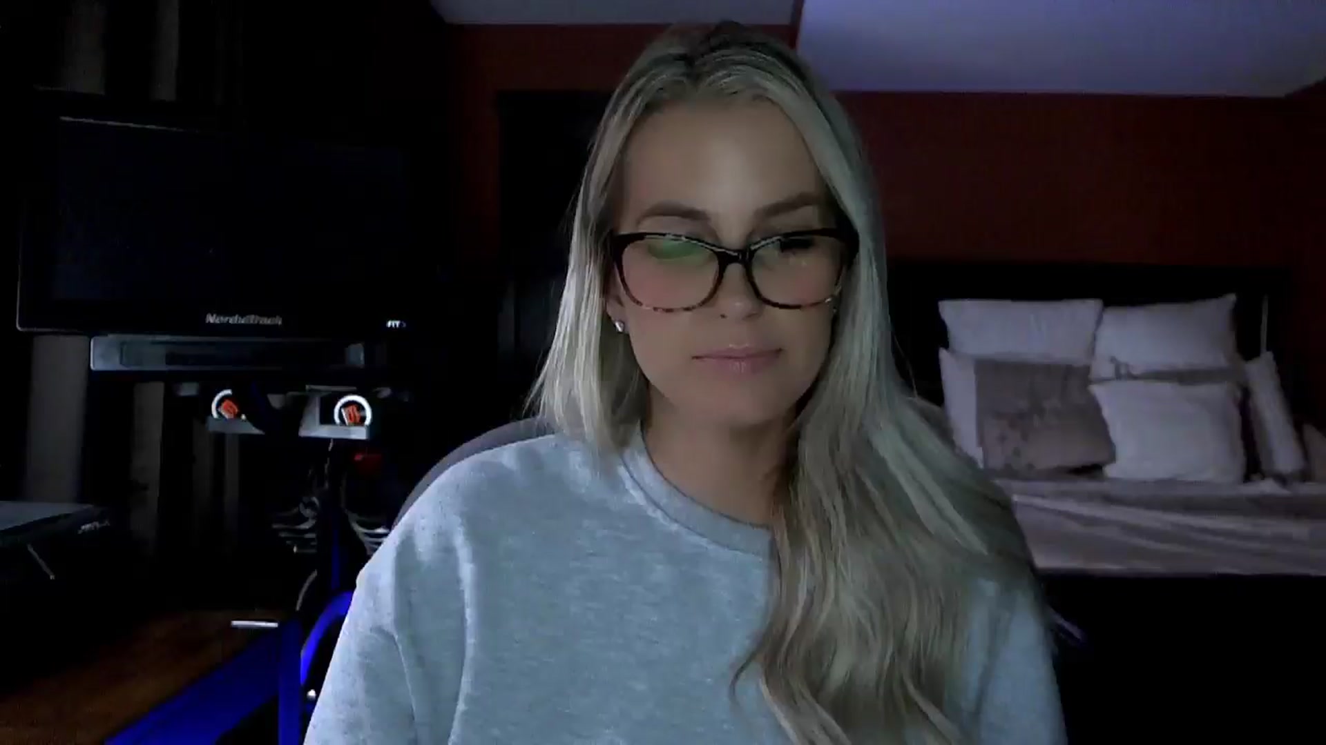 Gallery image thumbnail from Cora9's myfreecams stream on, 04/29/2026, 05:52 image 3 of 20