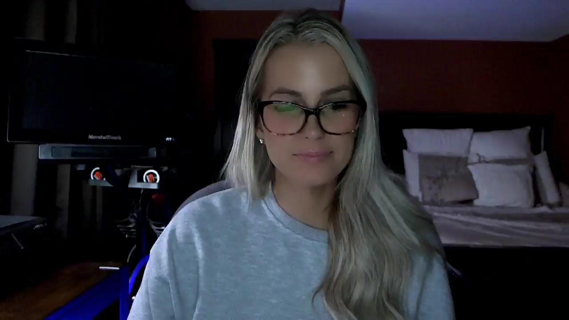 Gallery image thumbnail from Cora9's myfreecams stream on, 04/29/2026, 05:52 image 6 of 20