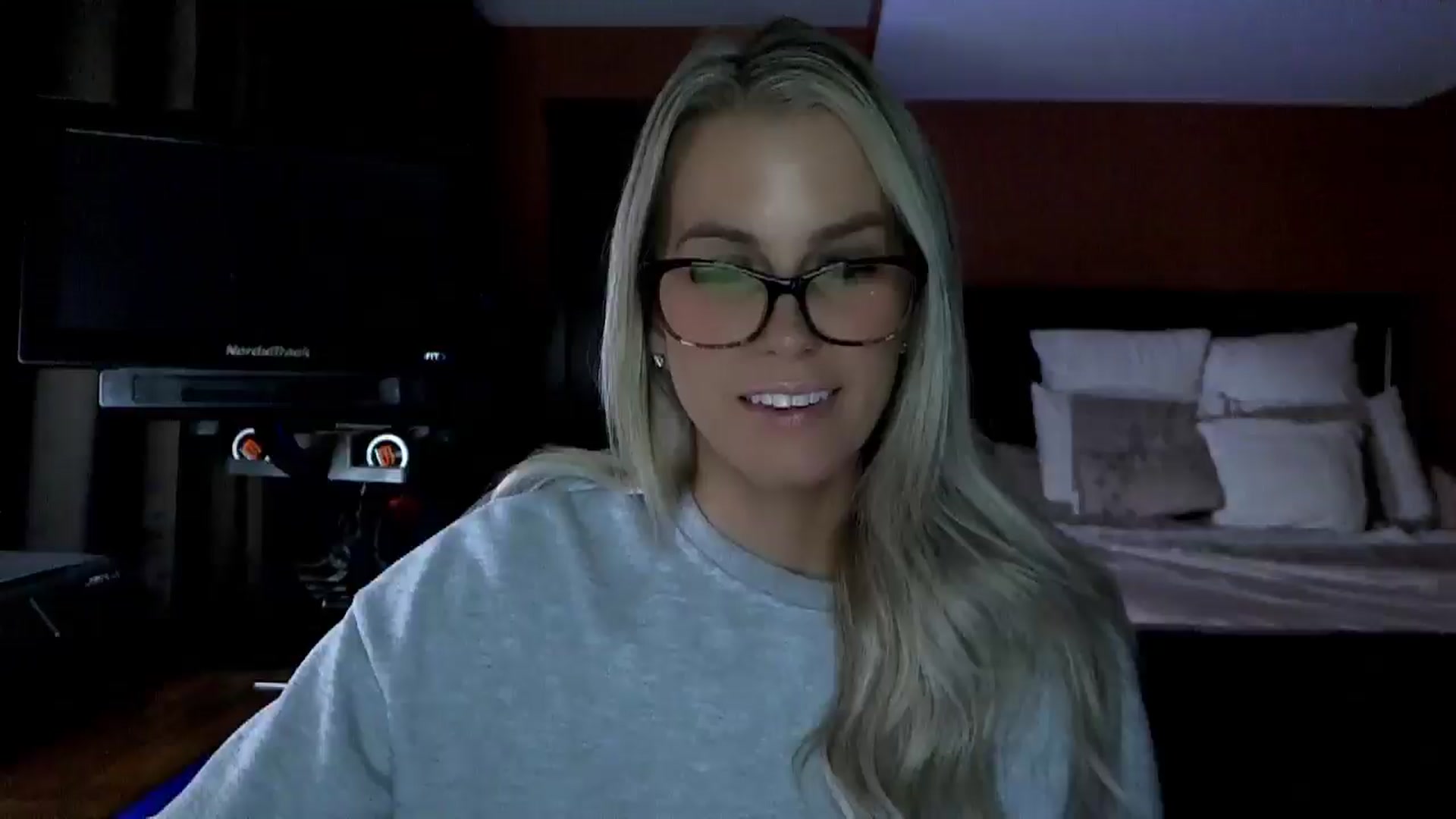 Gallery image thumbnail from Cora9's myfreecams stream on, 04/29/2026, 05:52 image 20 of 20
