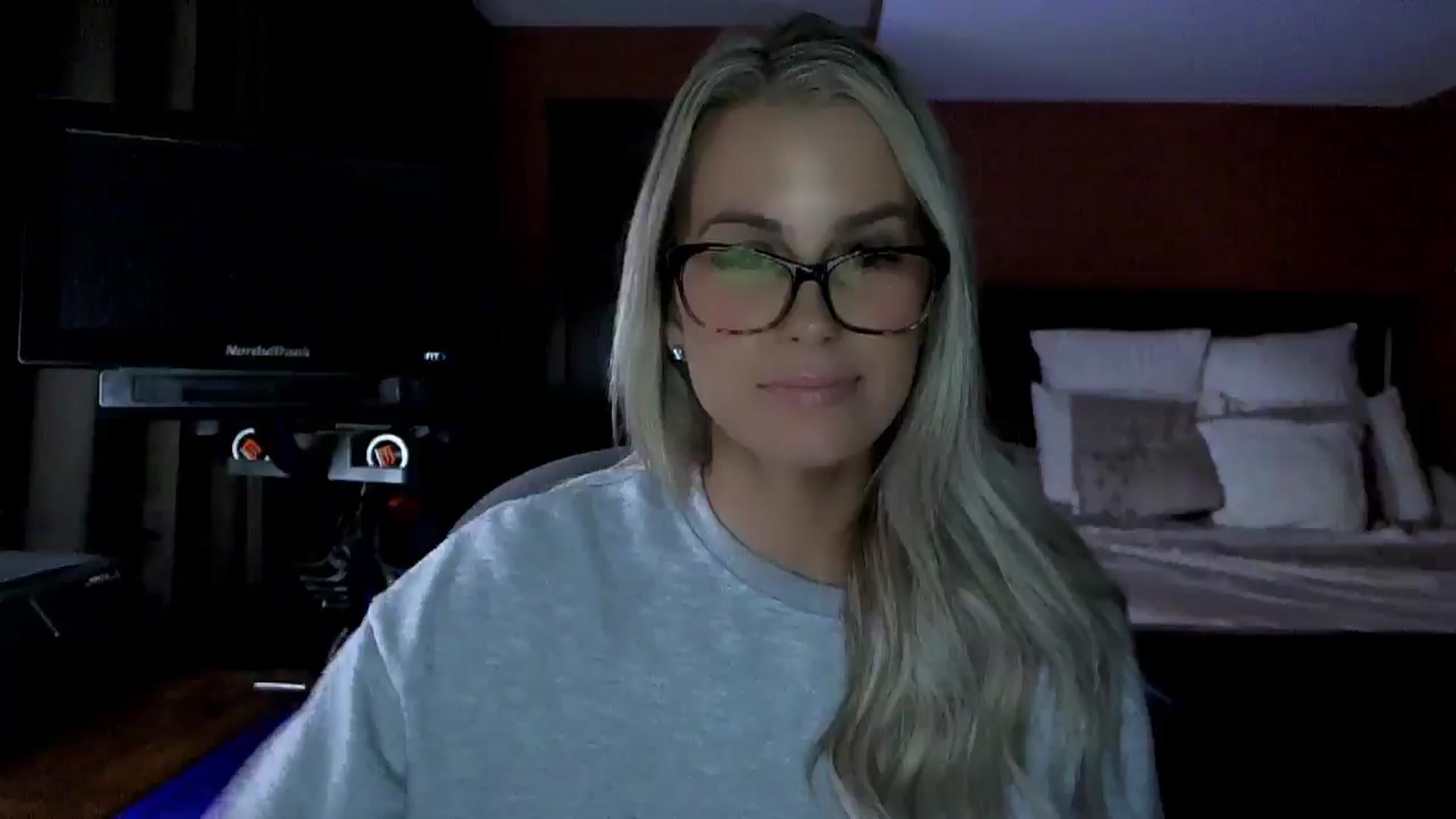 Gallery image thumbnail from Cora9's myfreecams stream on, 04/29/2026, 05:52 image 13 of 20