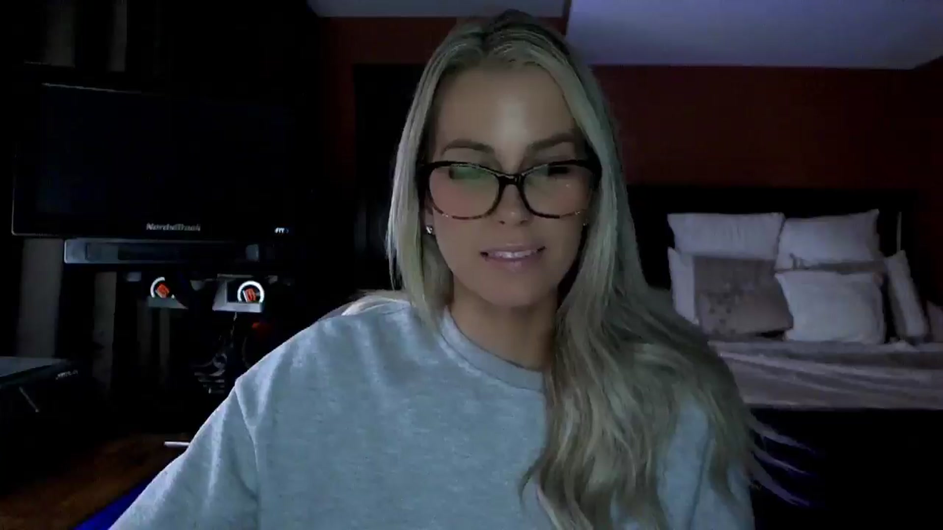 Gallery image thumbnail from Cora9's myfreecams stream on, 04/29/2026, 05:52 image 15 of 20