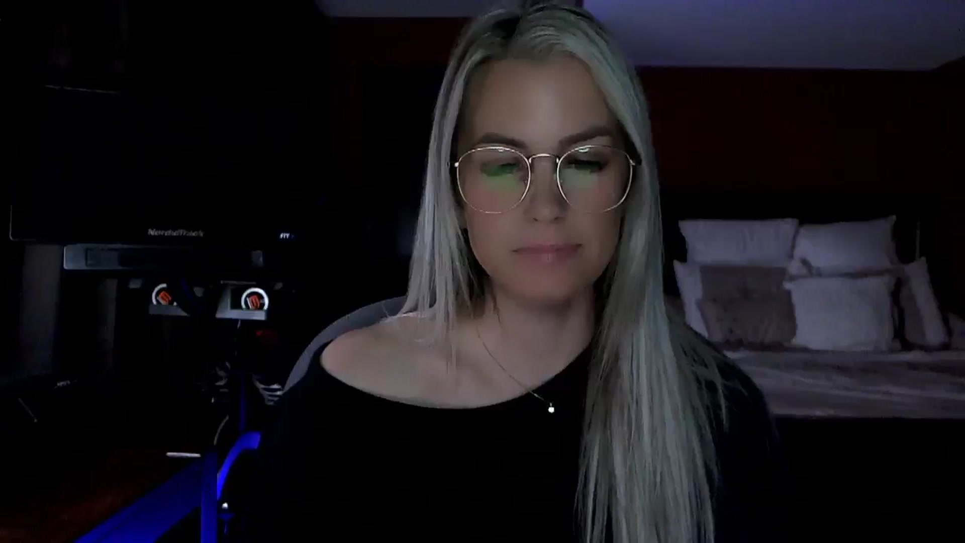 Gallery image thumbnail from Cora9's myfreecams stream on, 05/06/2026, 05:26 image 12 of 20