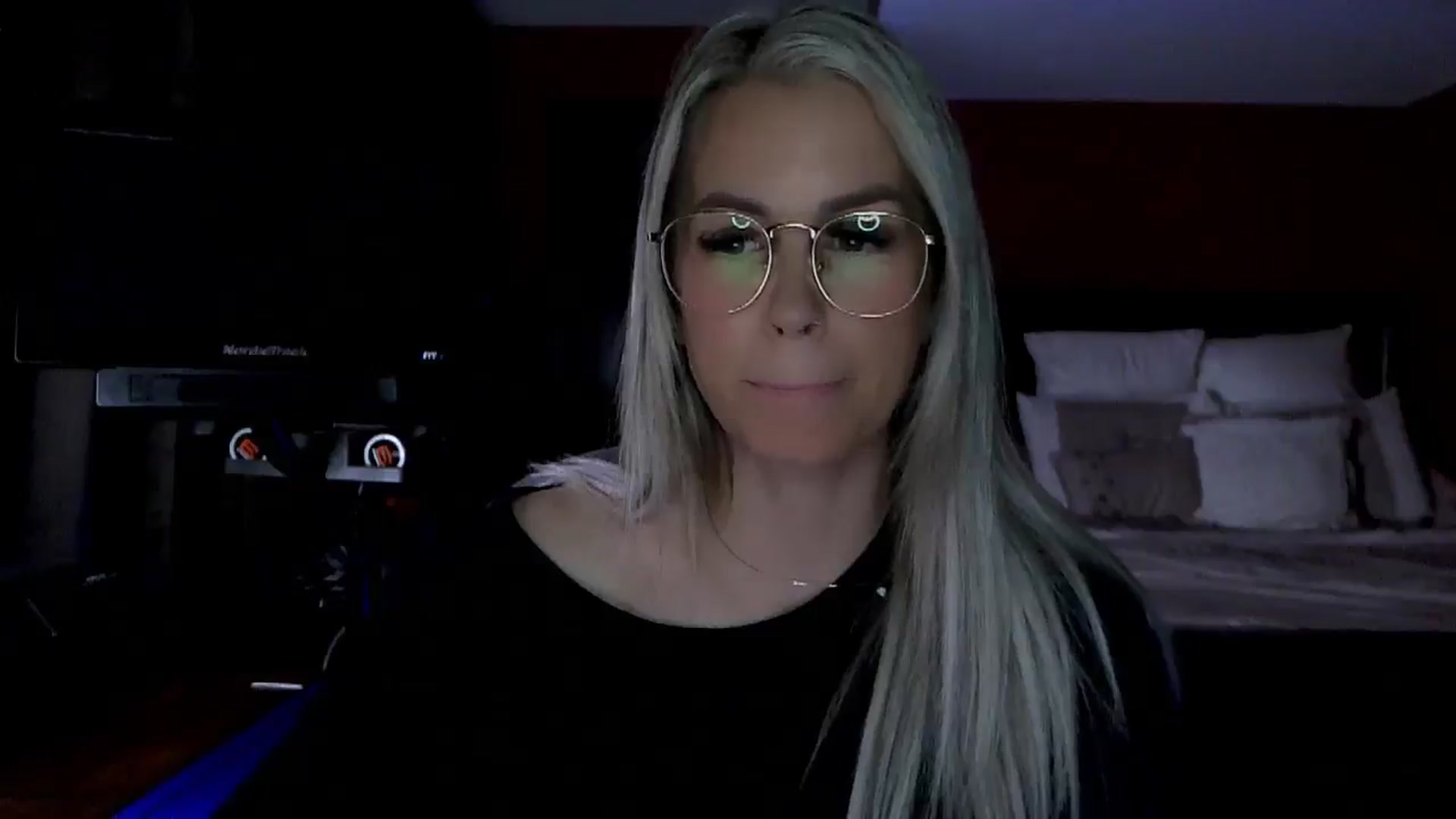 Gallery image thumbnail from Cora9's myfreecams stream on, 05/06/2026, 05:26 image 9 of 20