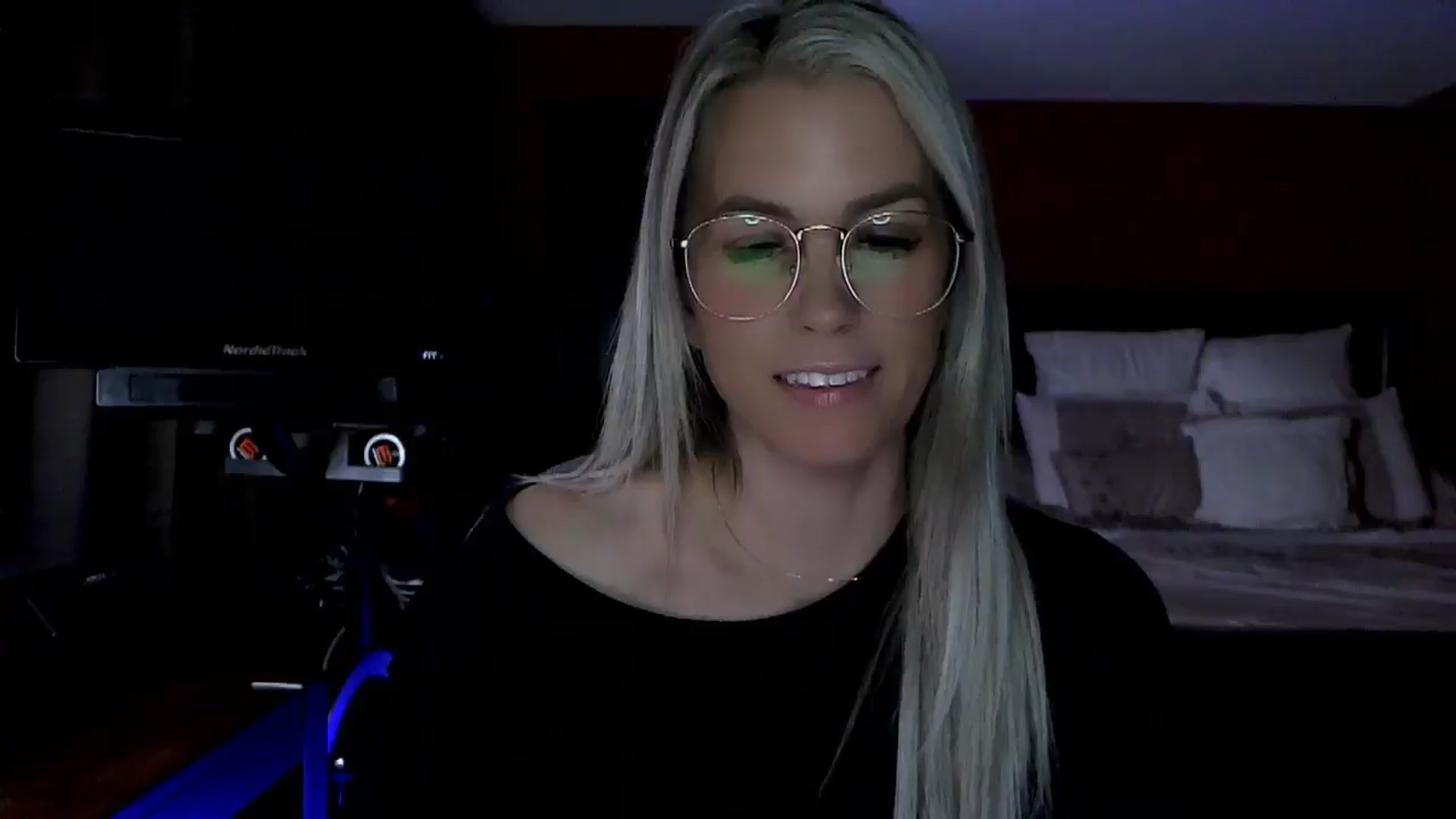 Gallery image thumbnail from Cora9's myfreecams stream on, 05/06/2026, 05:26 image 6 of 20