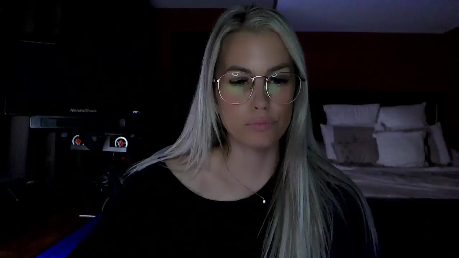Gallery image thumbnail from Cora9's myfreecams stream on, 05/06/2026, 05:26 image 16 of 20