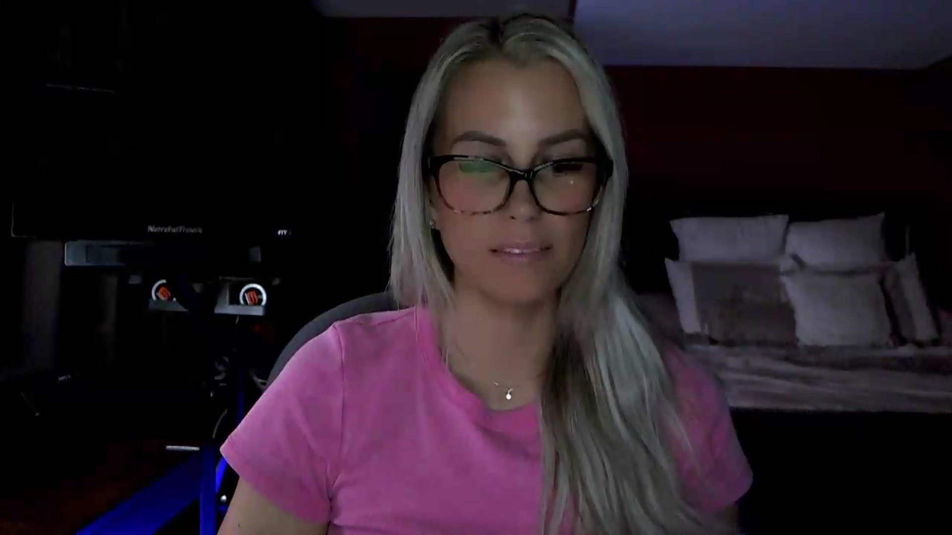 Gallery image thumbnail from Cora9's myfreecams stream on, 05/13/2026, 04:38 image 17 of 20