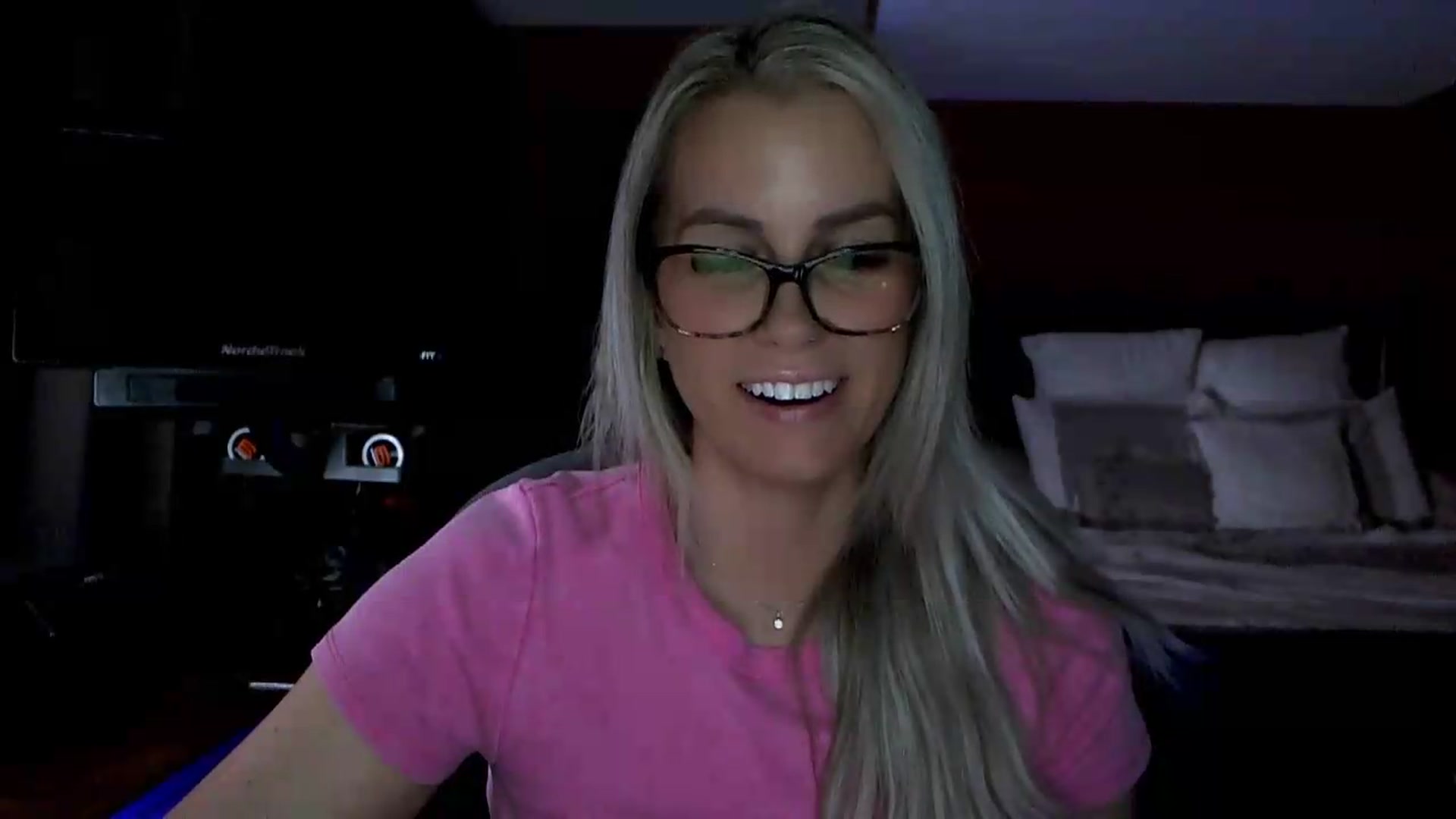 Gallery image thumbnail from Cora9's myfreecams stream on, 05/13/2026, 04:38 image 2 of 20
