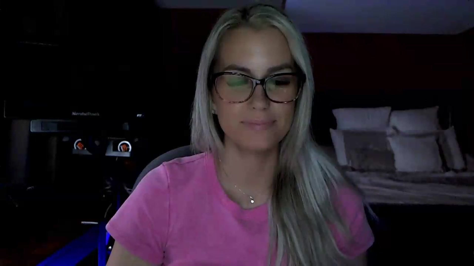 Gallery image thumbnail from Cora9's myfreecams stream on, 05/13/2026, 04:38 image 11 of 20