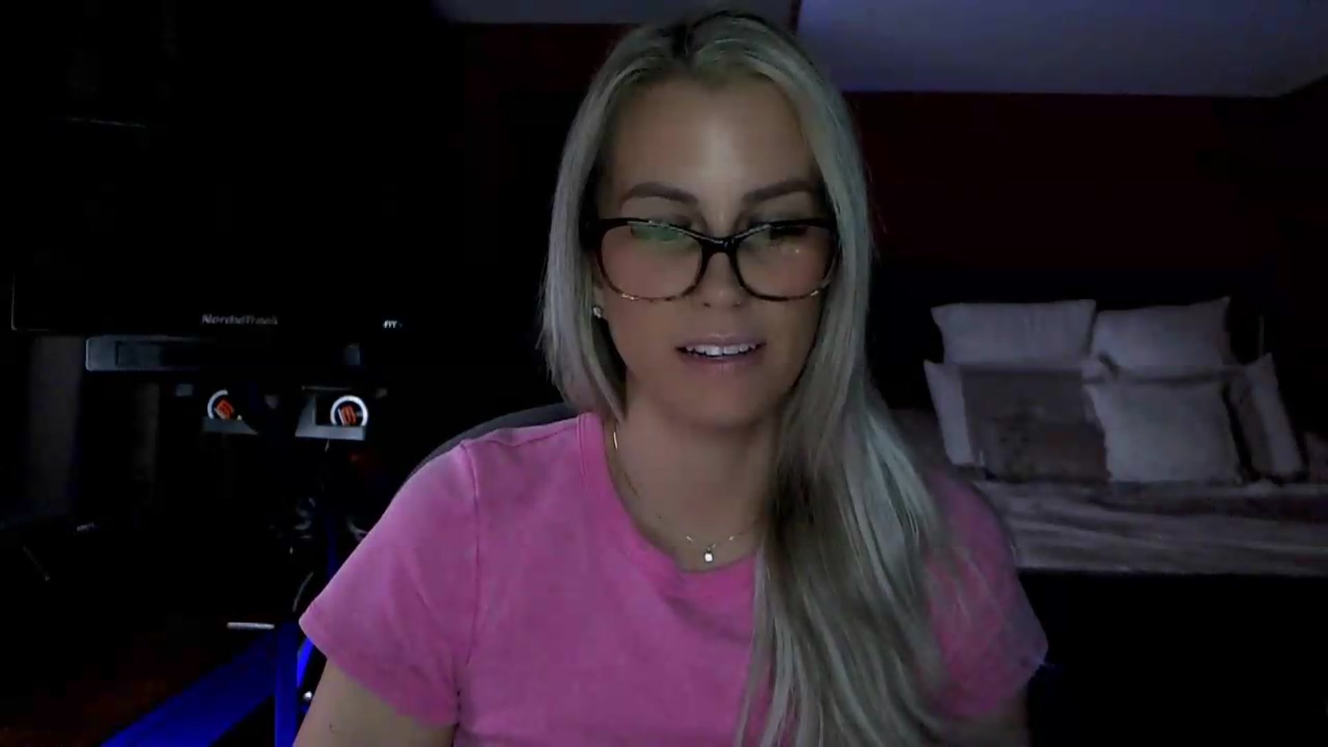 Gallery image thumbnail from Cora9's myfreecams stream on, 05/13/2026, 04:38 image 5 of 20