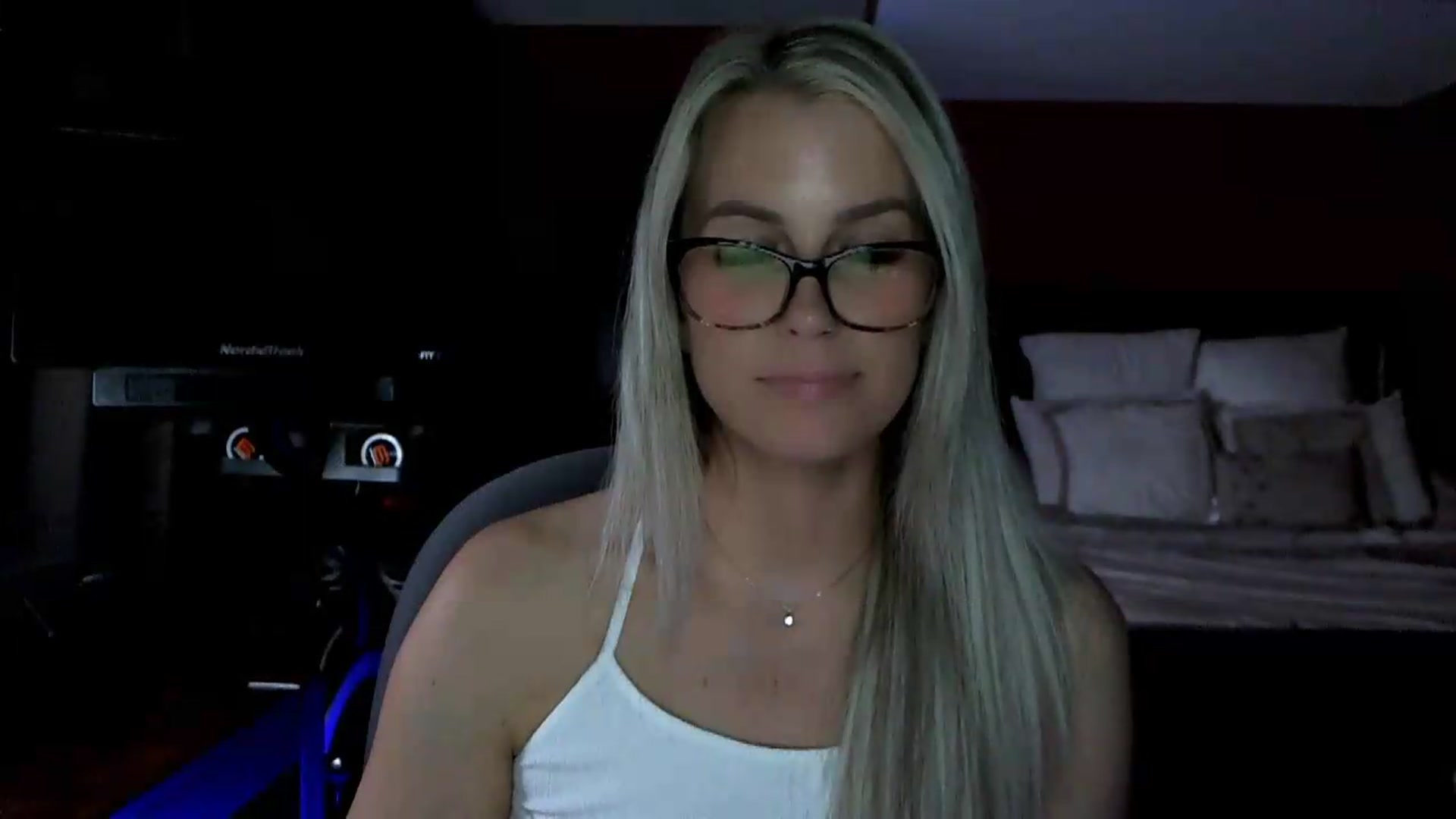 Gallery image thumbnail from Cora9's myfreecams stream on, 05/20/2026, 05:50 image 17 of 20