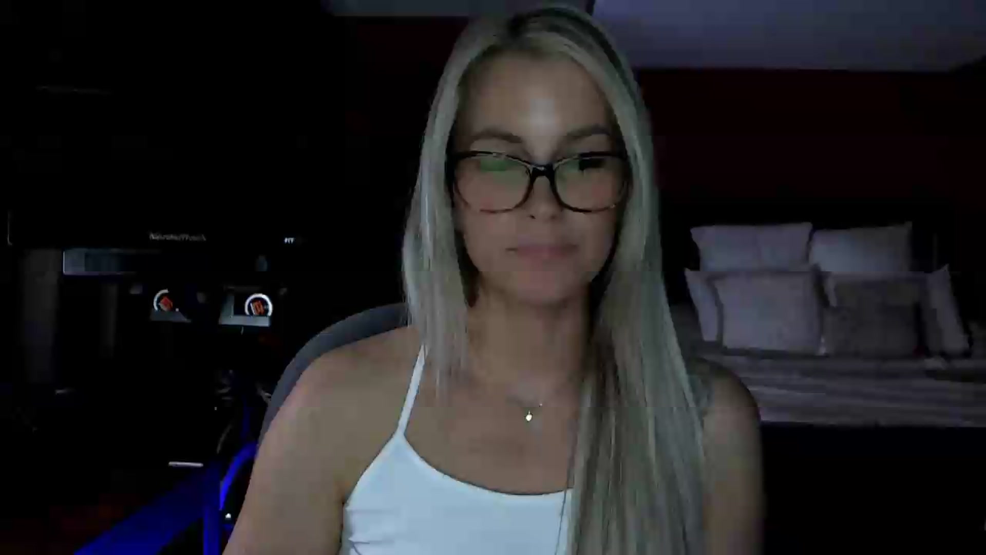 Gallery image thumbnail from Cora9's myfreecams stream on, 05/20/2026, 05:50 image 1 of 20