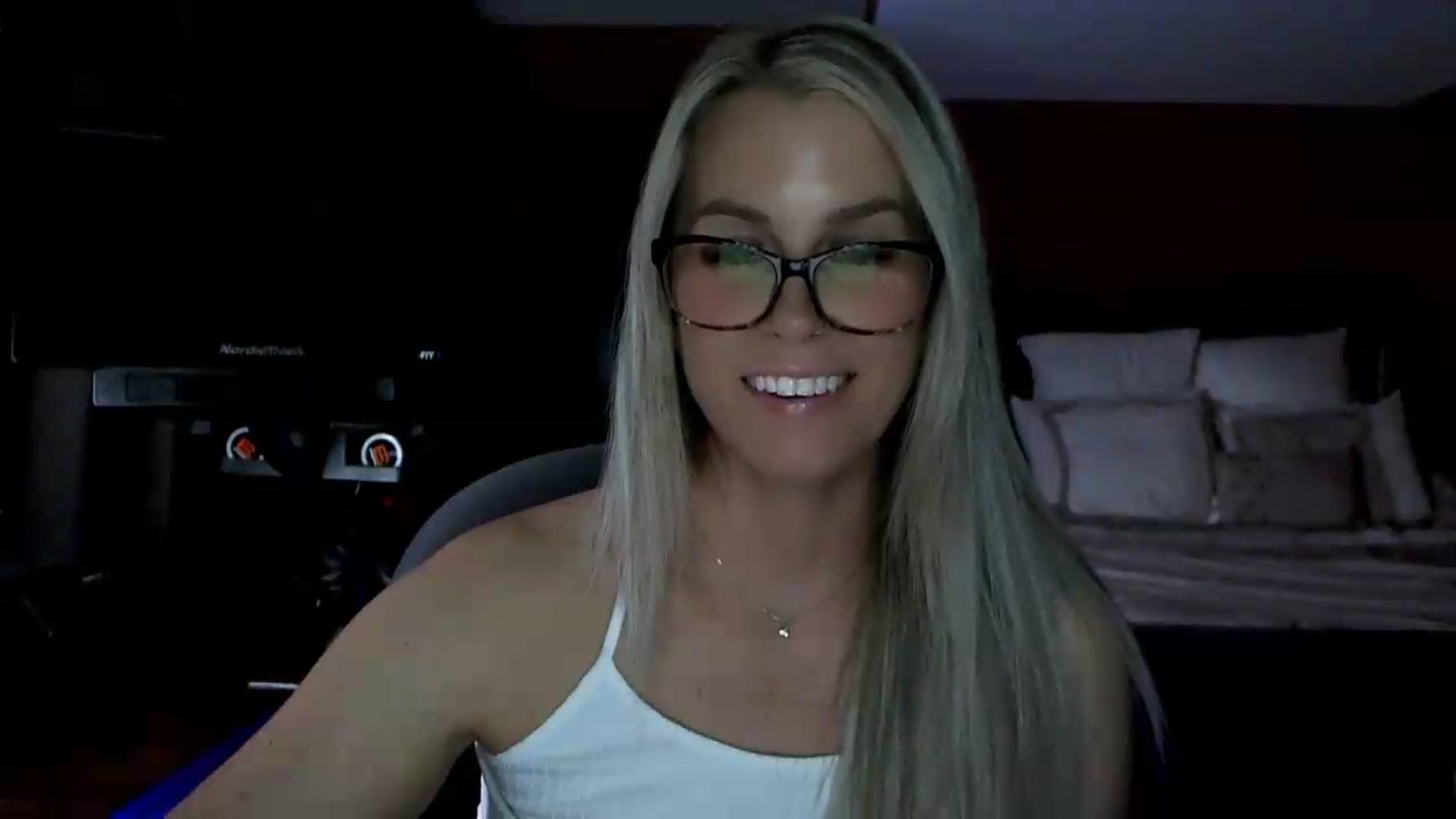 Gallery image thumbnail from Cora9's myfreecams stream on, 05/20/2026, 05:50 image 14 of 20