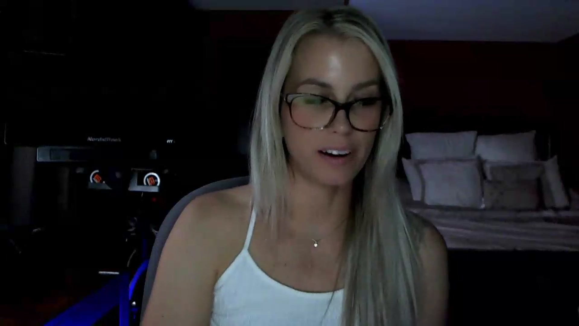 Gallery image thumbnail from Cora9's myfreecams stream on, 05/20/2026, 05:50 image 5 of 20
