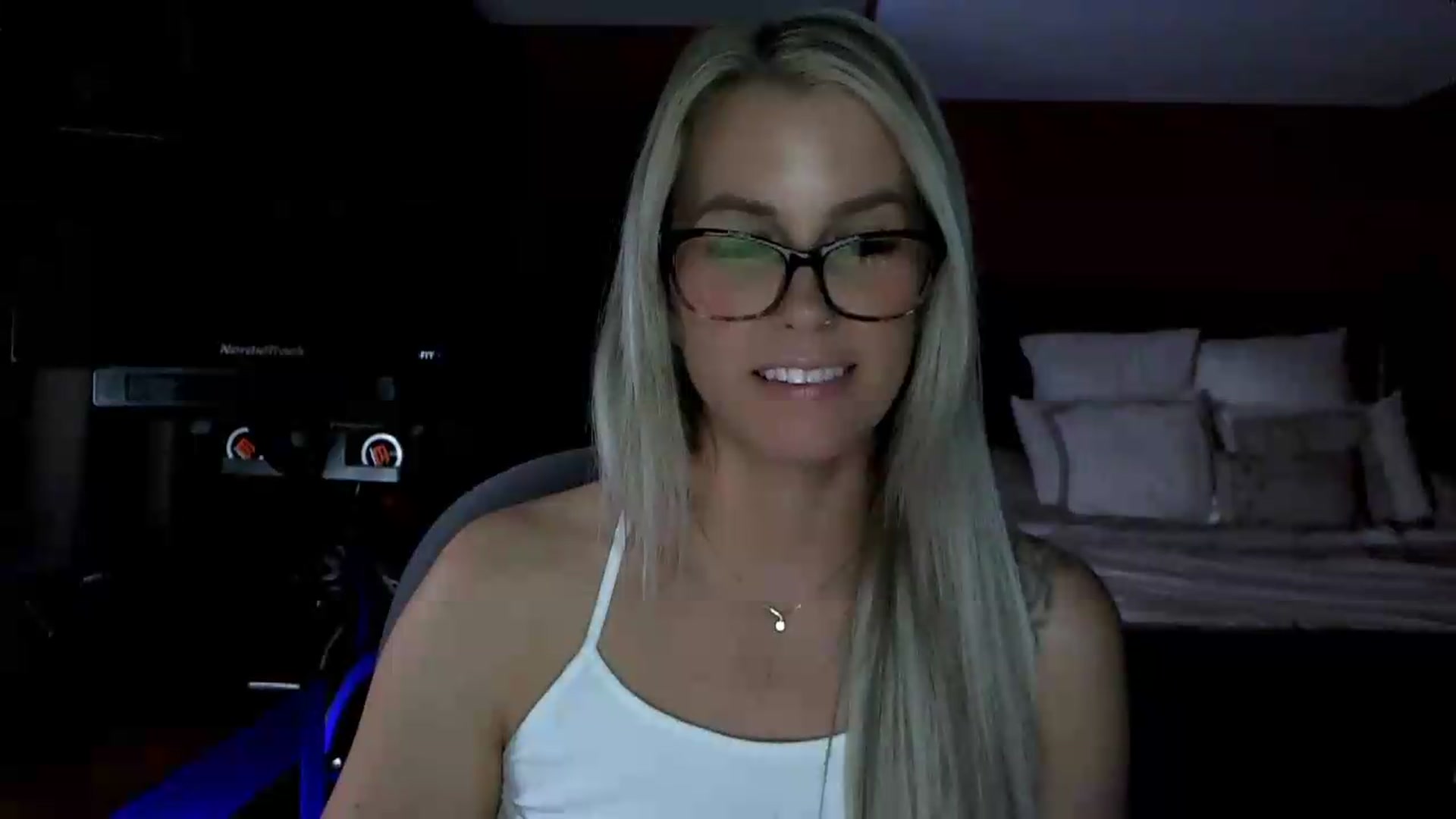 Gallery image thumbnail from Cora9's myfreecams stream on, 05/20/2026, 05:50 image 2 of 20