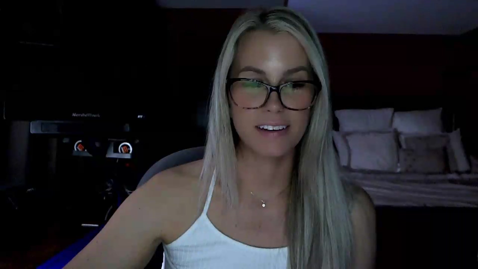 Gallery image thumbnail from Cora9's myfreecams stream on, 05/20/2026, 05:50 image 19 of 20