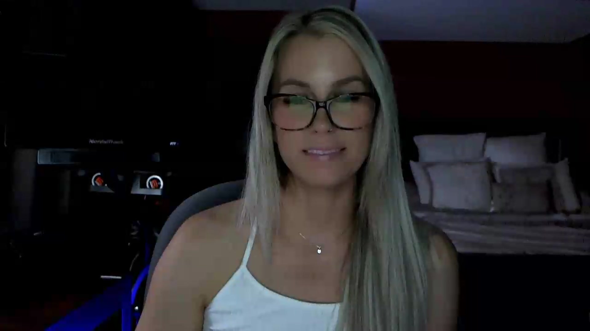 Gallery image thumbnail from Cora9's myfreecams stream on, 05/20/2026, 05:50 image 15 of 20