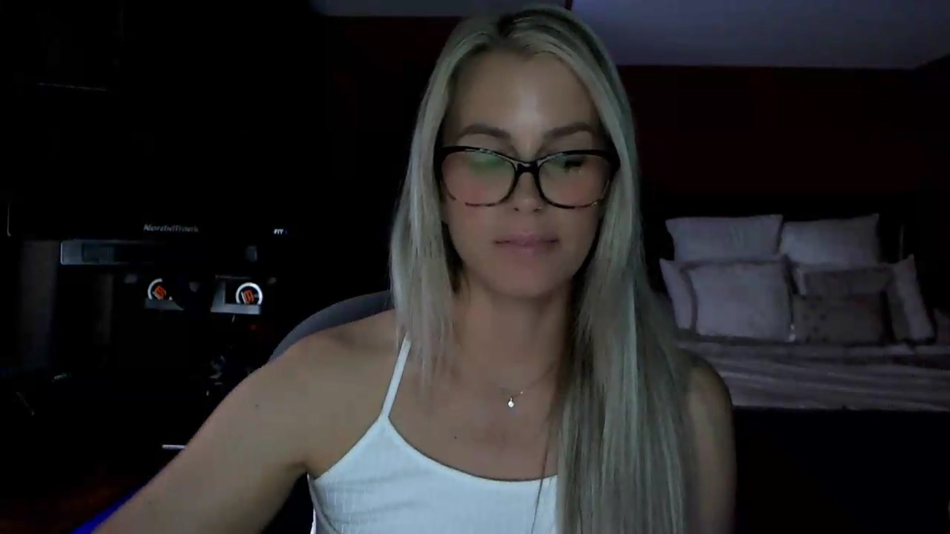 Gallery image thumbnail from Cora9's myfreecams stream on, 05/20/2026, 05:50 image 3 of 20