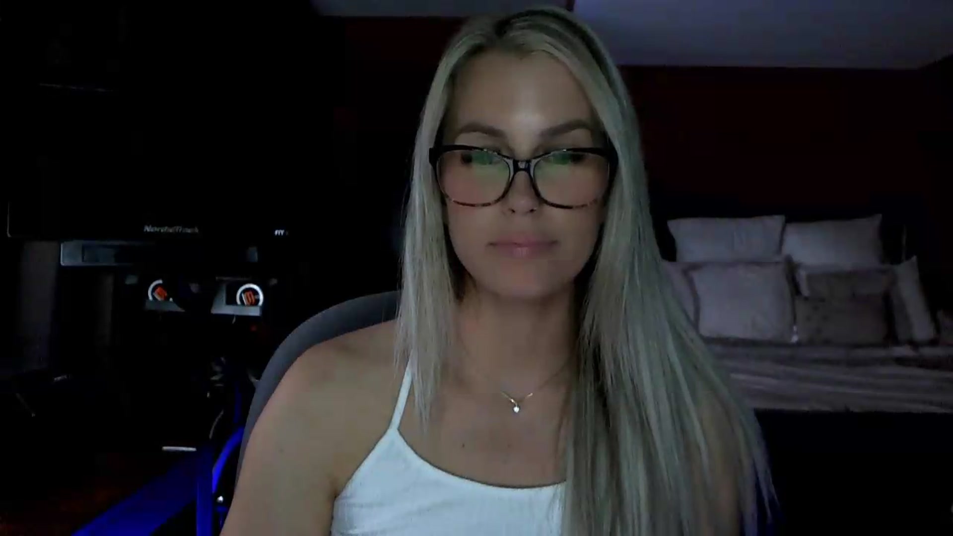 Gallery image thumbnail from Cora9's myfreecams stream on, 05/20/2026, 05:50 image 12 of 20