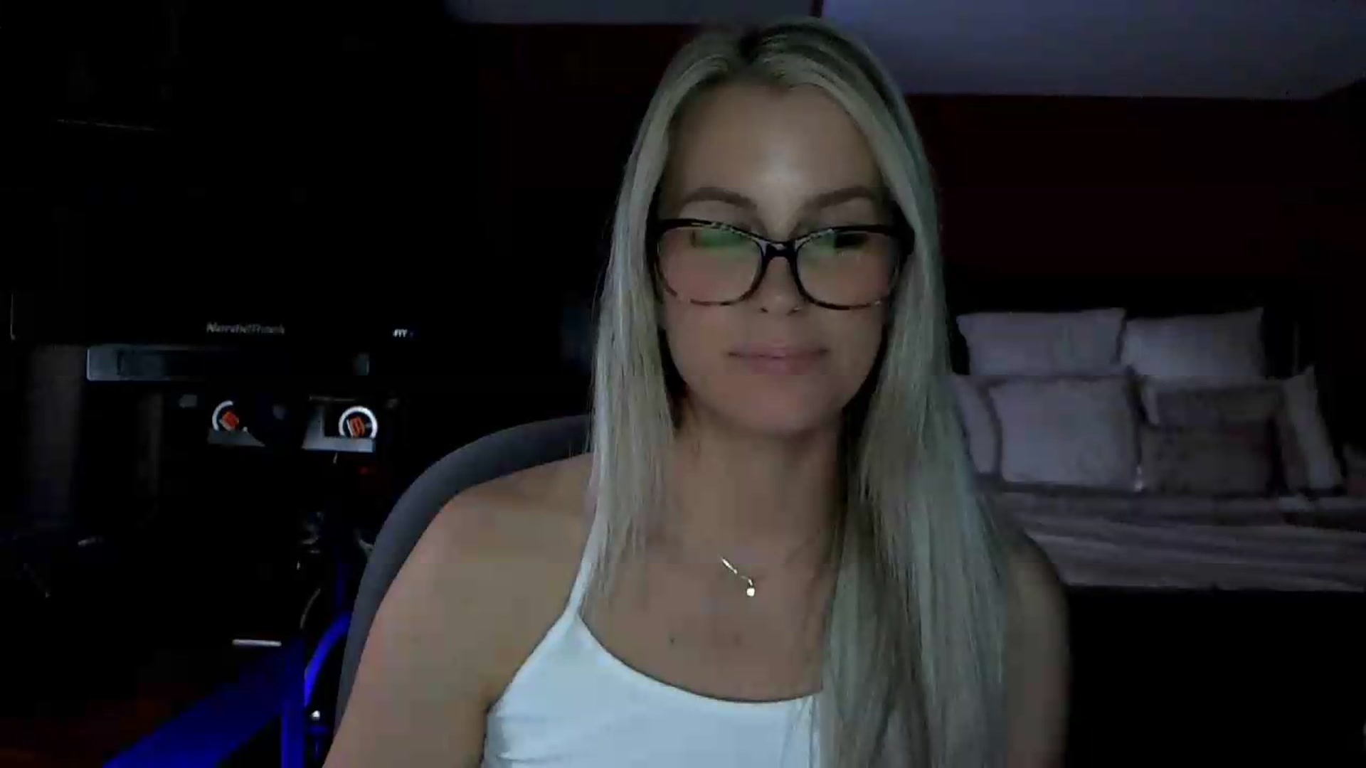 Gallery image thumbnail from Cora9's myfreecams stream on, 05/20/2026, 05:50 image 9 of 20