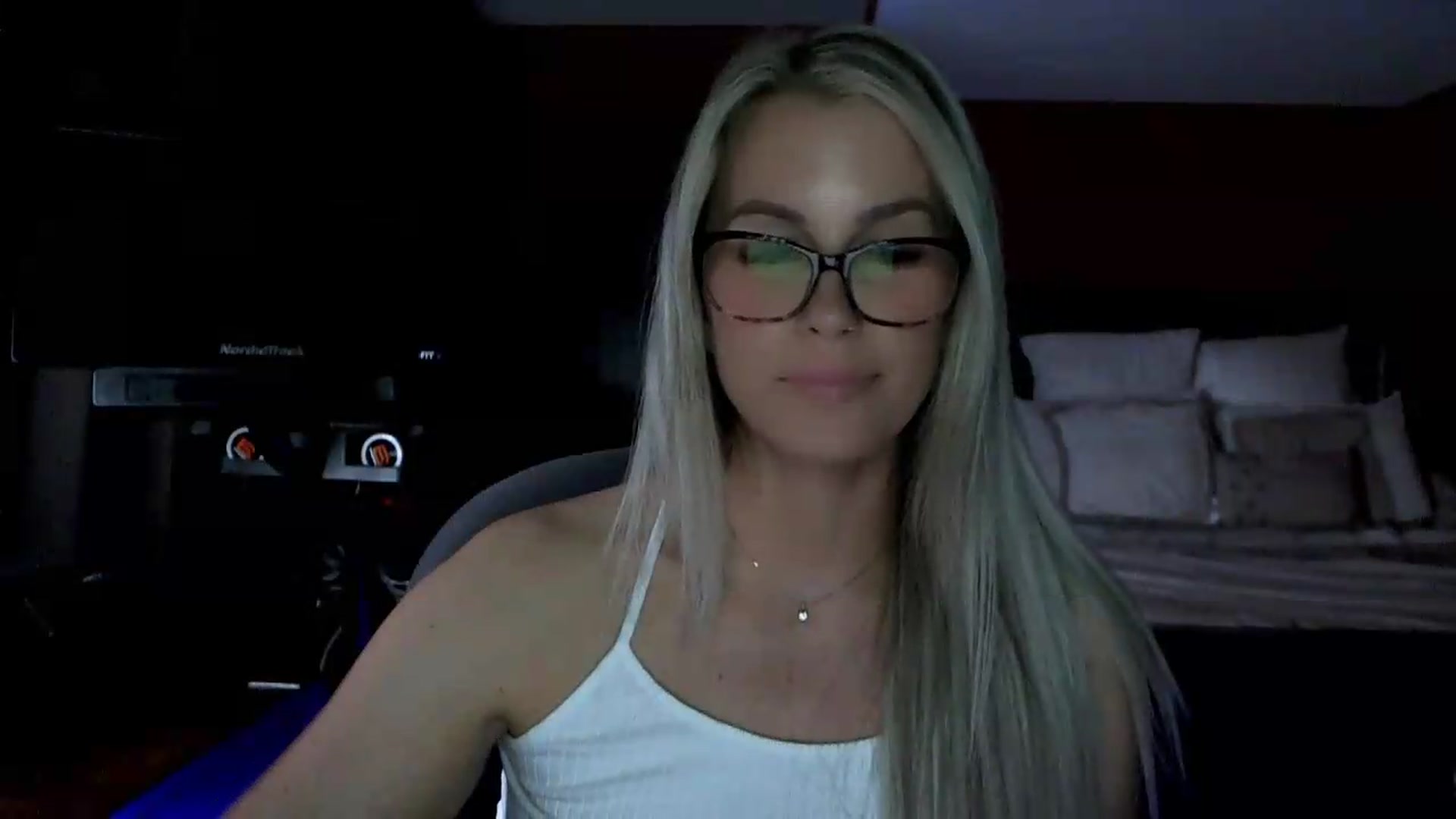 Gallery image thumbnail from Cora9's myfreecams stream on, 05/20/2026, 05:50 image 18 of 20