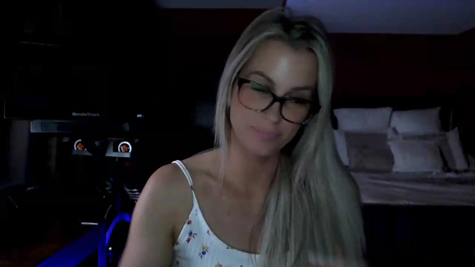 Gallery image thumbnail from Cora9's myfreecams stream on, 05/28/2026, 05:48 image 10 of 20