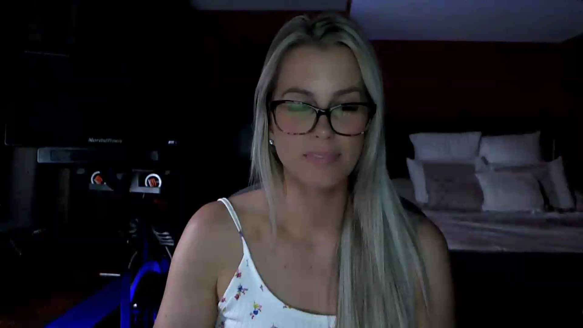 Gallery image thumbnail from Cora9's myfreecams stream on, 05/28/2026, 05:48 image 14 of 20