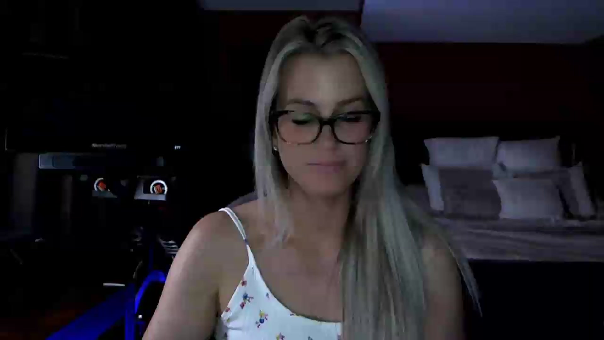 Gallery image thumbnail from Cora9's myfreecams stream on, 05/28/2026, 05:48 image 18 of 20