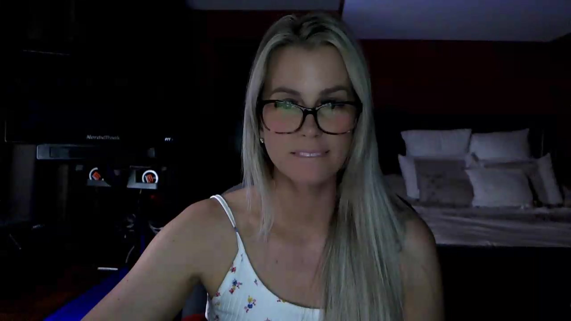 Gallery image thumbnail from Cora9's myfreecams stream on, 05/28/2026, 05:48 image 17 of 20