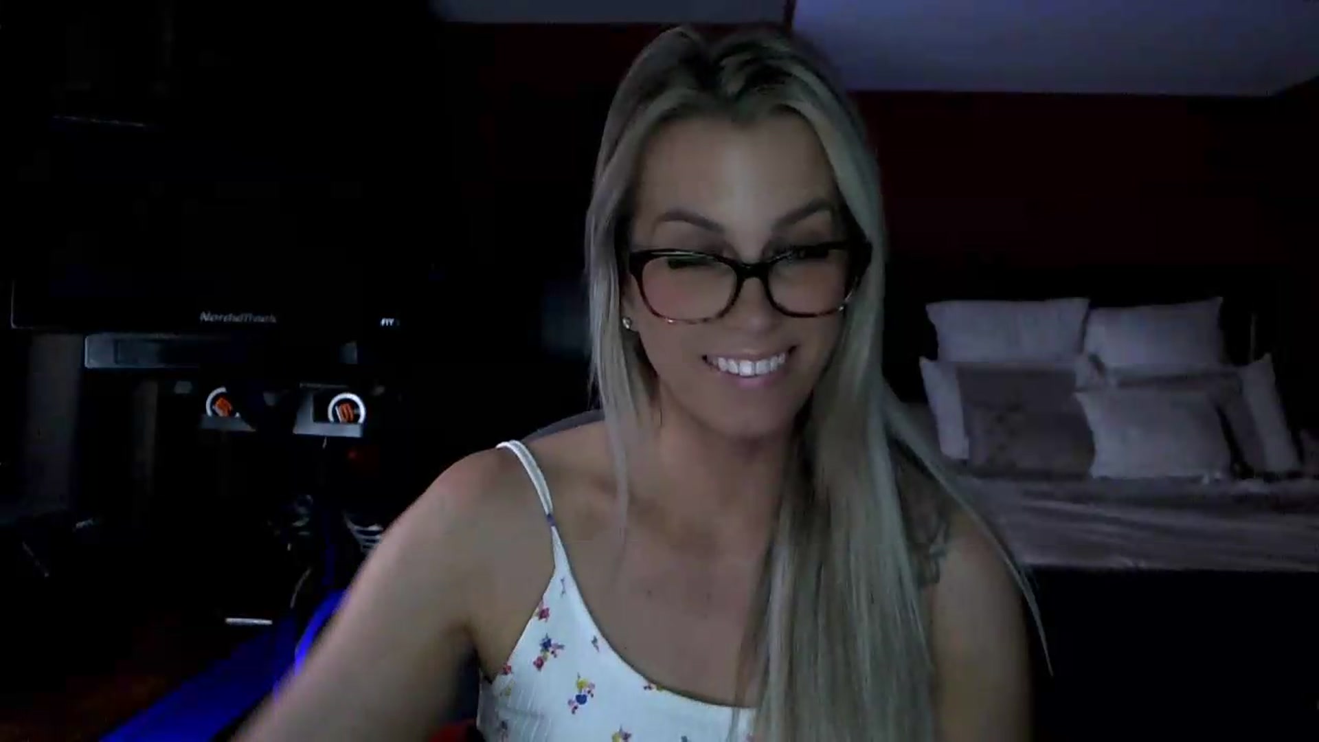 Gallery image thumbnail from Cora9's myfreecams stream on, 05/28/2026, 05:48 image 12 of 20