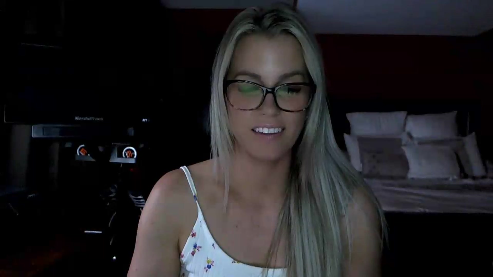 Gallery image thumbnail from Cora9's myfreecams stream on, 05/28/2026, 05:48 image 4 of 20