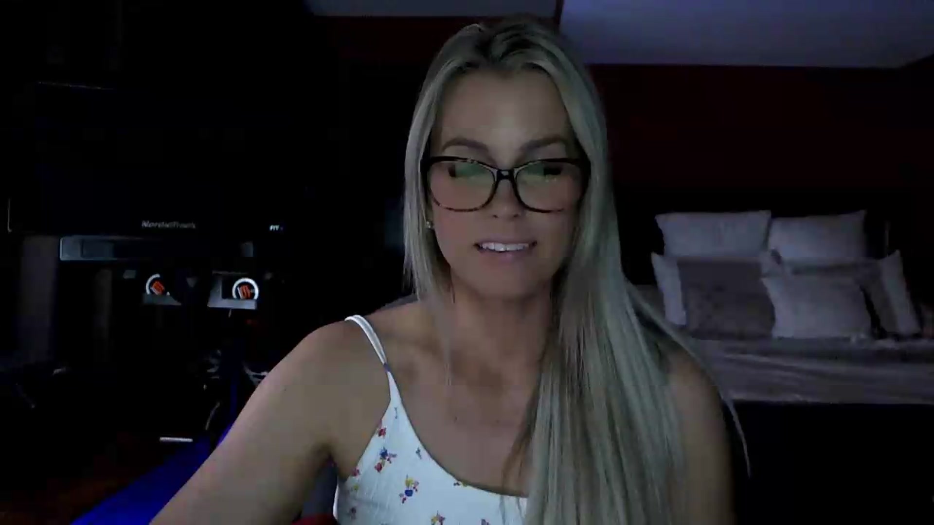 Gallery image thumbnail from Cora9's myfreecams stream on, 05/28/2026, 05:48 image 11 of 20