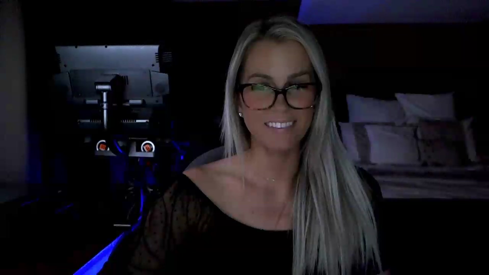 Gallery image thumbnail from Cora9's myfreecams stream on, 06/03/2026, 05:11 image 16 of 20