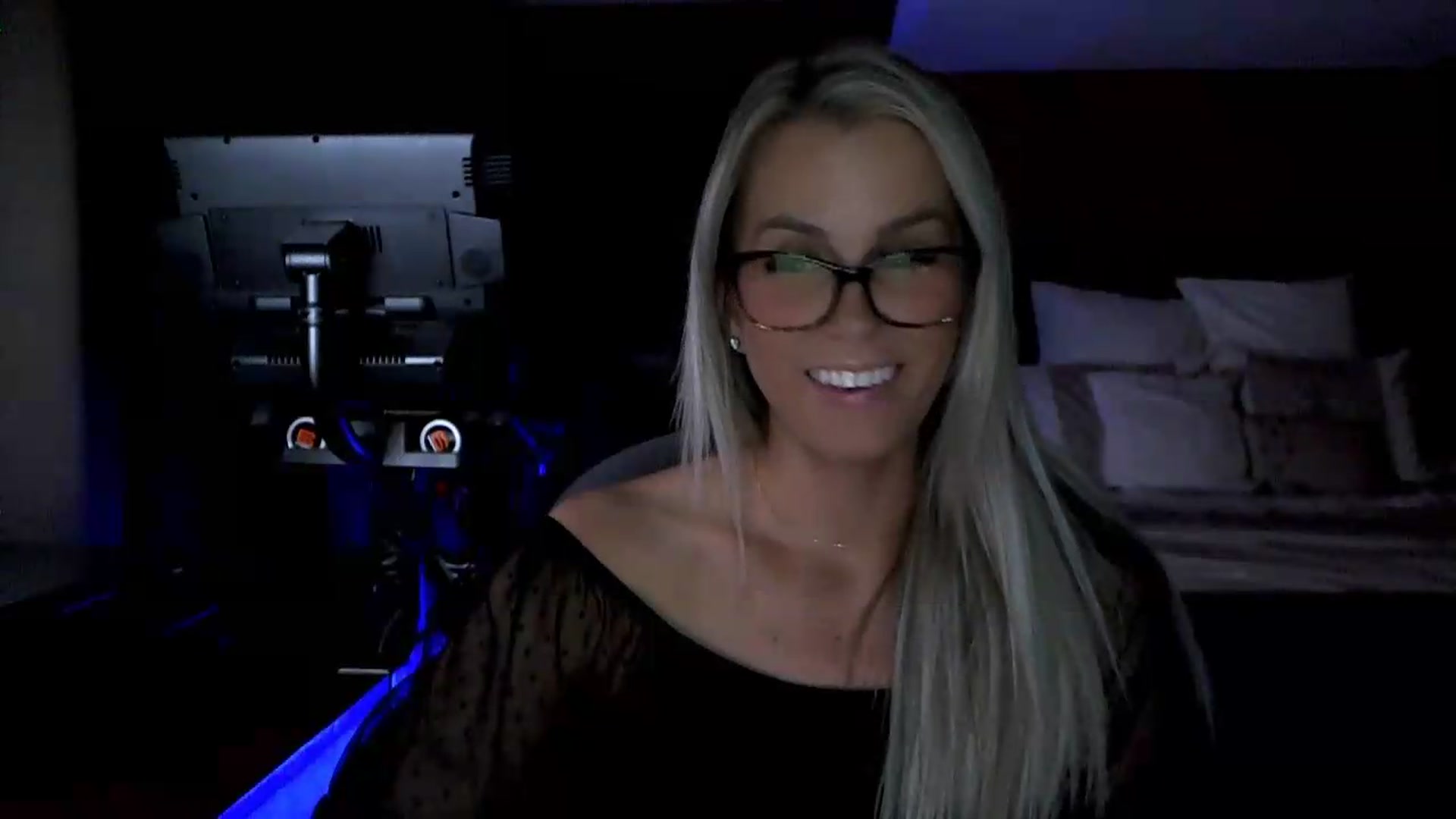Gallery image thumbnail from Cora9's myfreecams stream on, 06/03/2026, 05:11 image 4 of 20