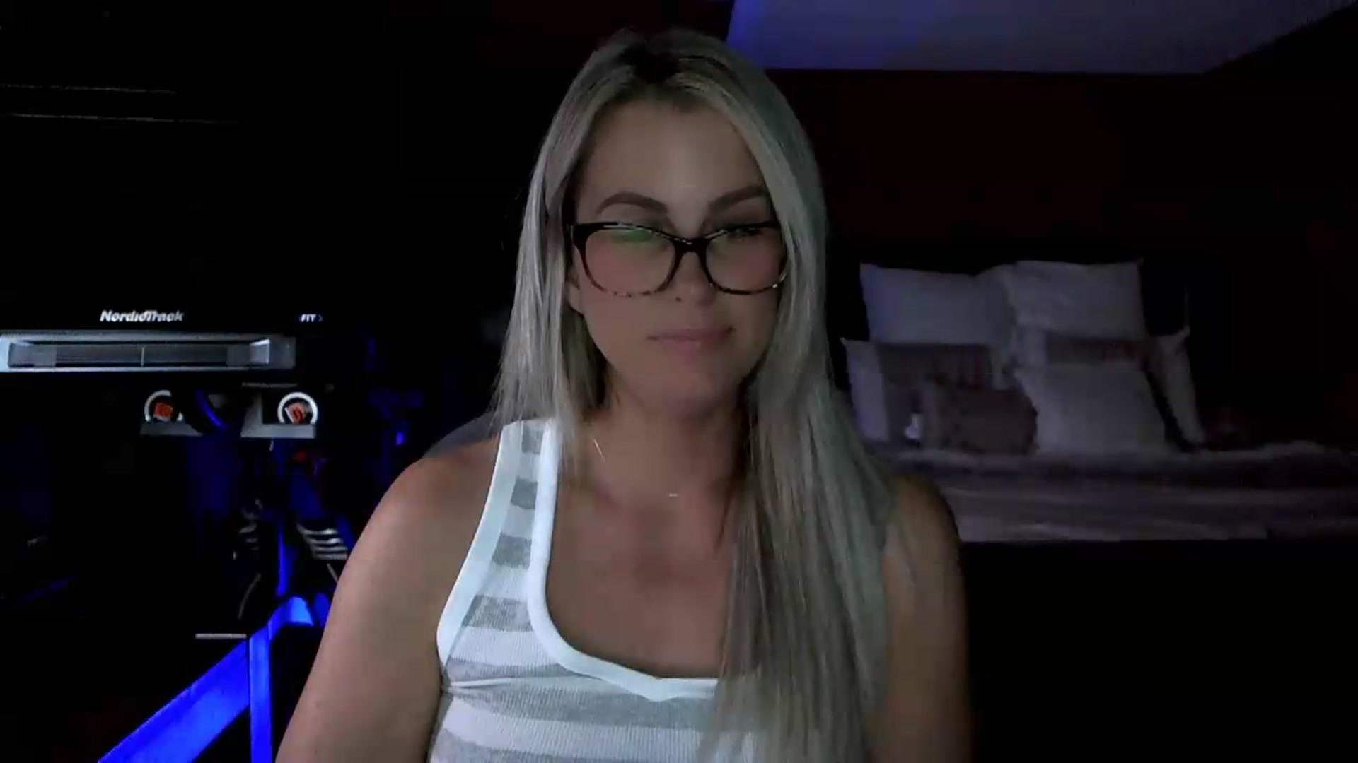 Gallery image thumbnail from Cora9's myfreecams stream on, 06/09/2026, 05:26 image 19 of 20