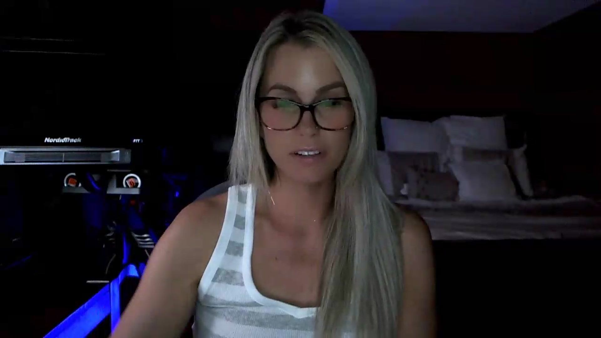 Gallery image thumbnail from Cora9's myfreecams stream on, 06/09/2026, 05:26 image 3 of 20