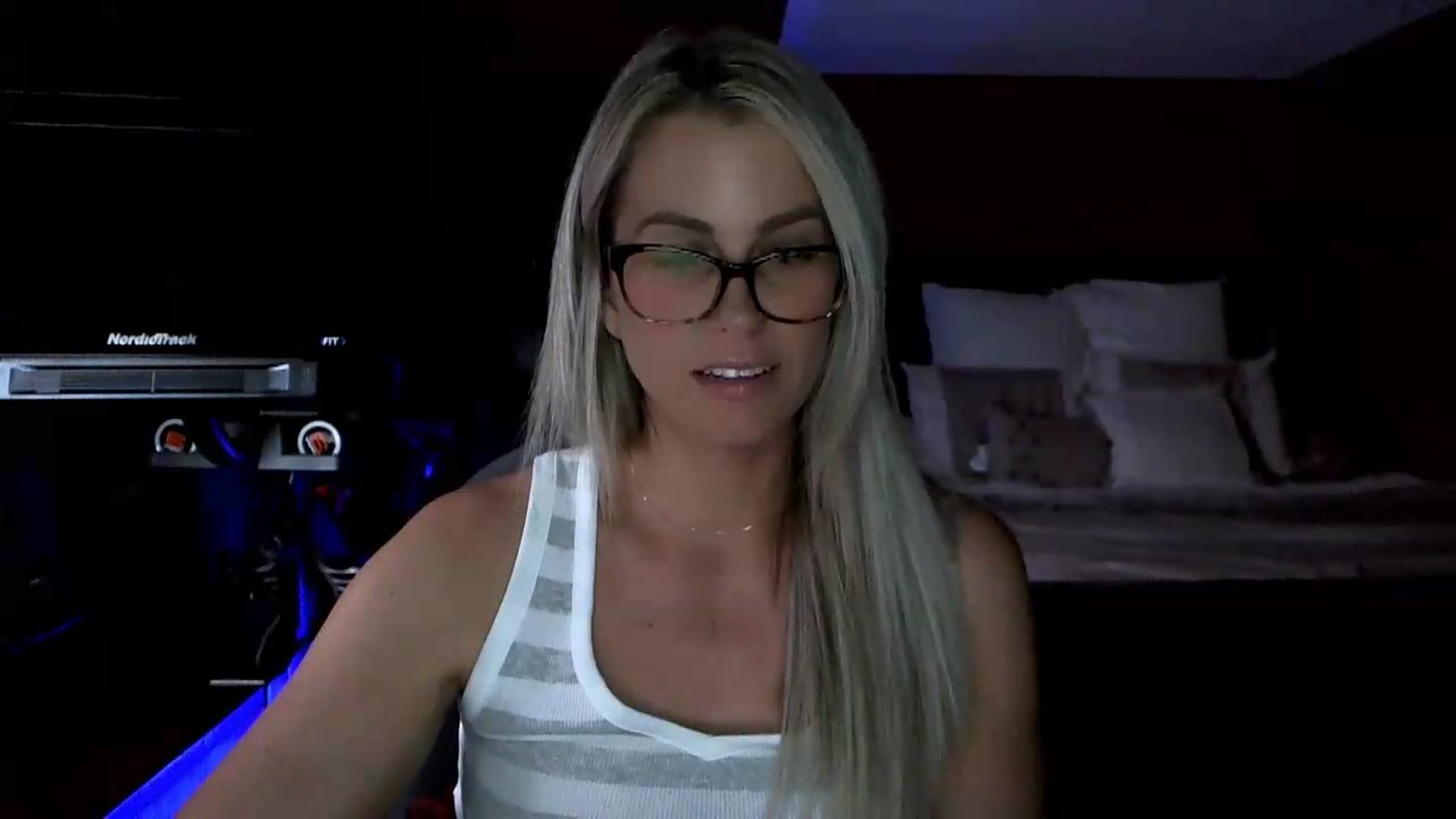 Gallery image thumbnail from Cora9's myfreecams stream on, 06/09/2026, 05:26 image 12 of 20