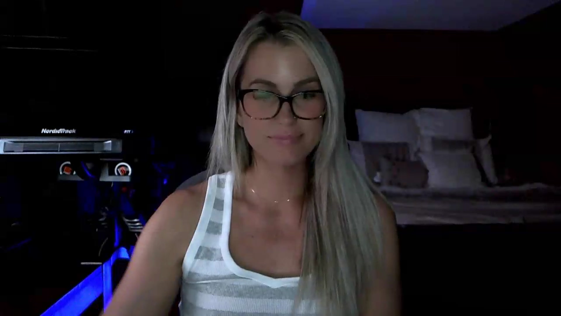 Gallery image thumbnail from Cora9's myfreecams stream on, 06/09/2026, 05:26 image 13 of 20
