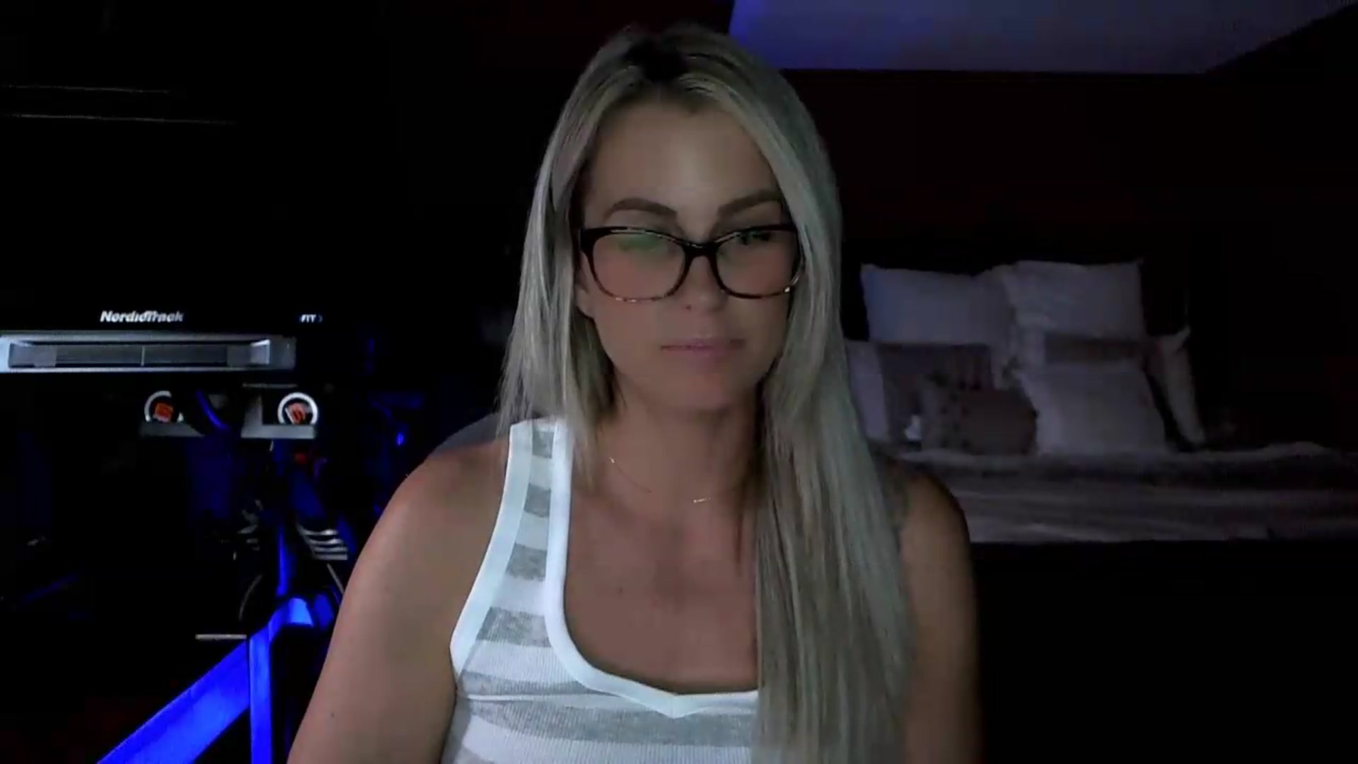 Gallery image thumbnail from Cora9's myfreecams stream on, 06/09/2026, 05:26 image 8 of 20