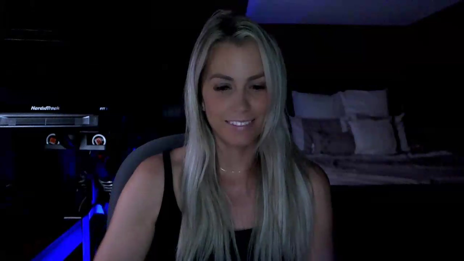 Gallery image thumbnail from Cora9's myfreecams stream on, 06/10/2026, 06:08 image 10 of 20