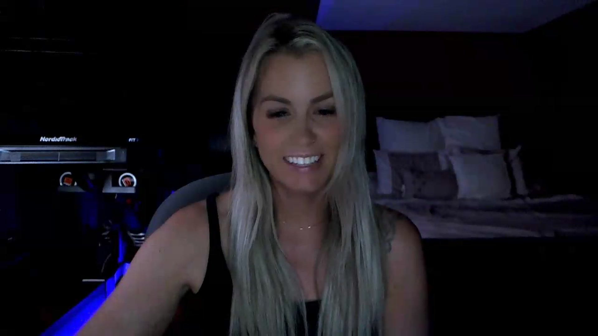 Gallery image thumbnail from Cora9's myfreecams stream on, 06/10/2026, 06:08 image 5 of 20