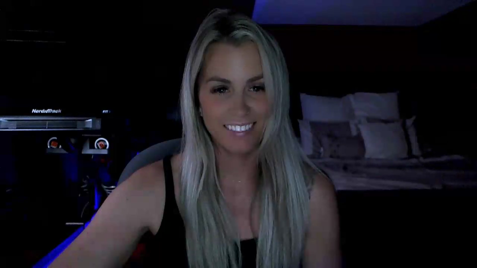 Gallery image thumbnail from Cora9's myfreecams stream on, 06/10/2026, 06:08 image 4 of 20