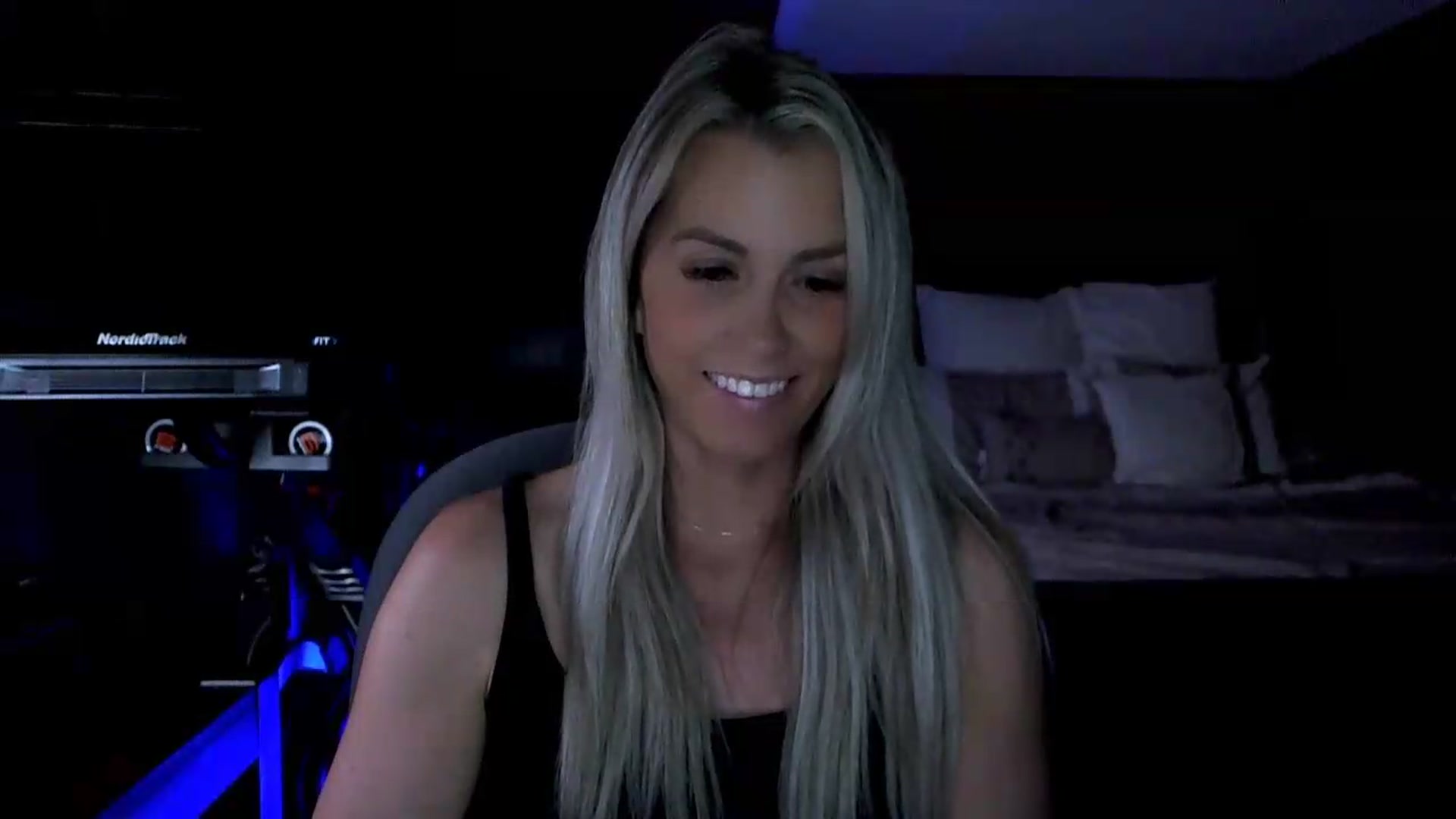 Gallery image thumbnail from Cora9's myfreecams stream on, 06/10/2026, 06:08 image 15 of 20