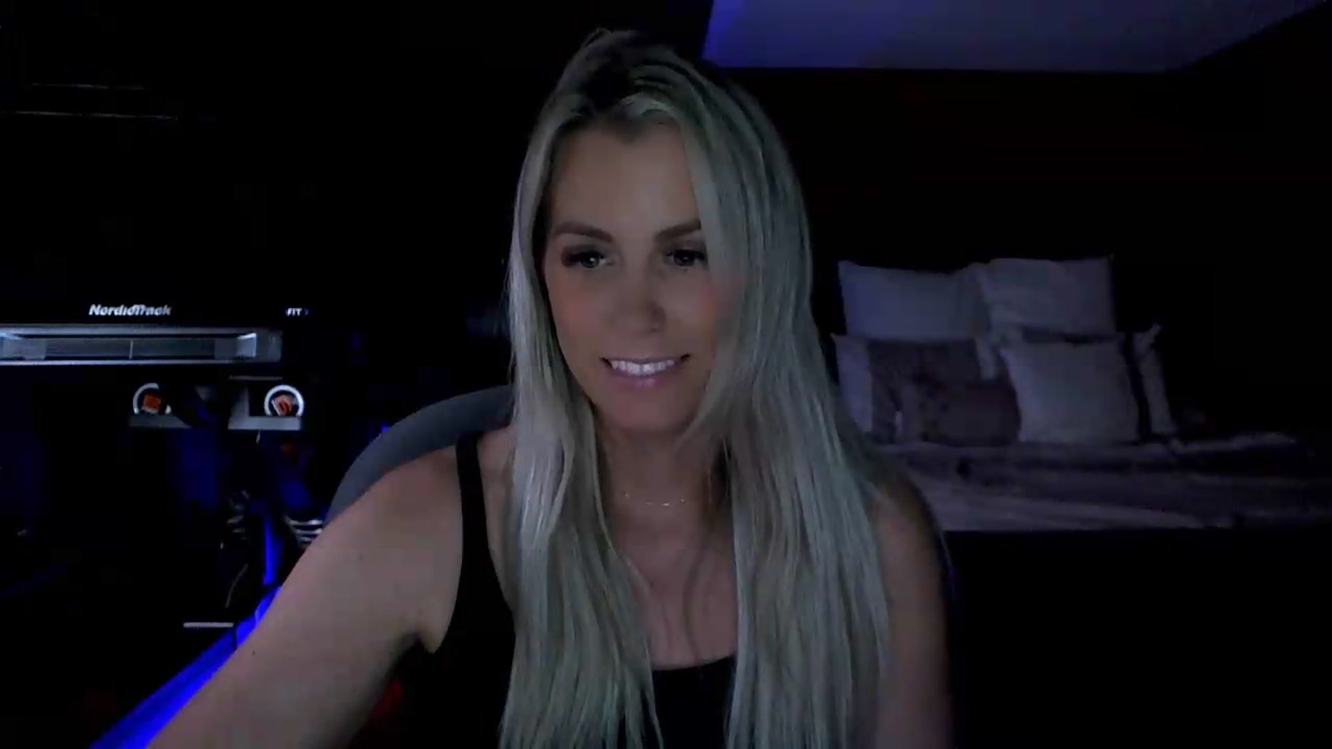 Gallery image thumbnail from Cora9's myfreecams stream on, 06/10/2026, 06:08 image 8 of 20