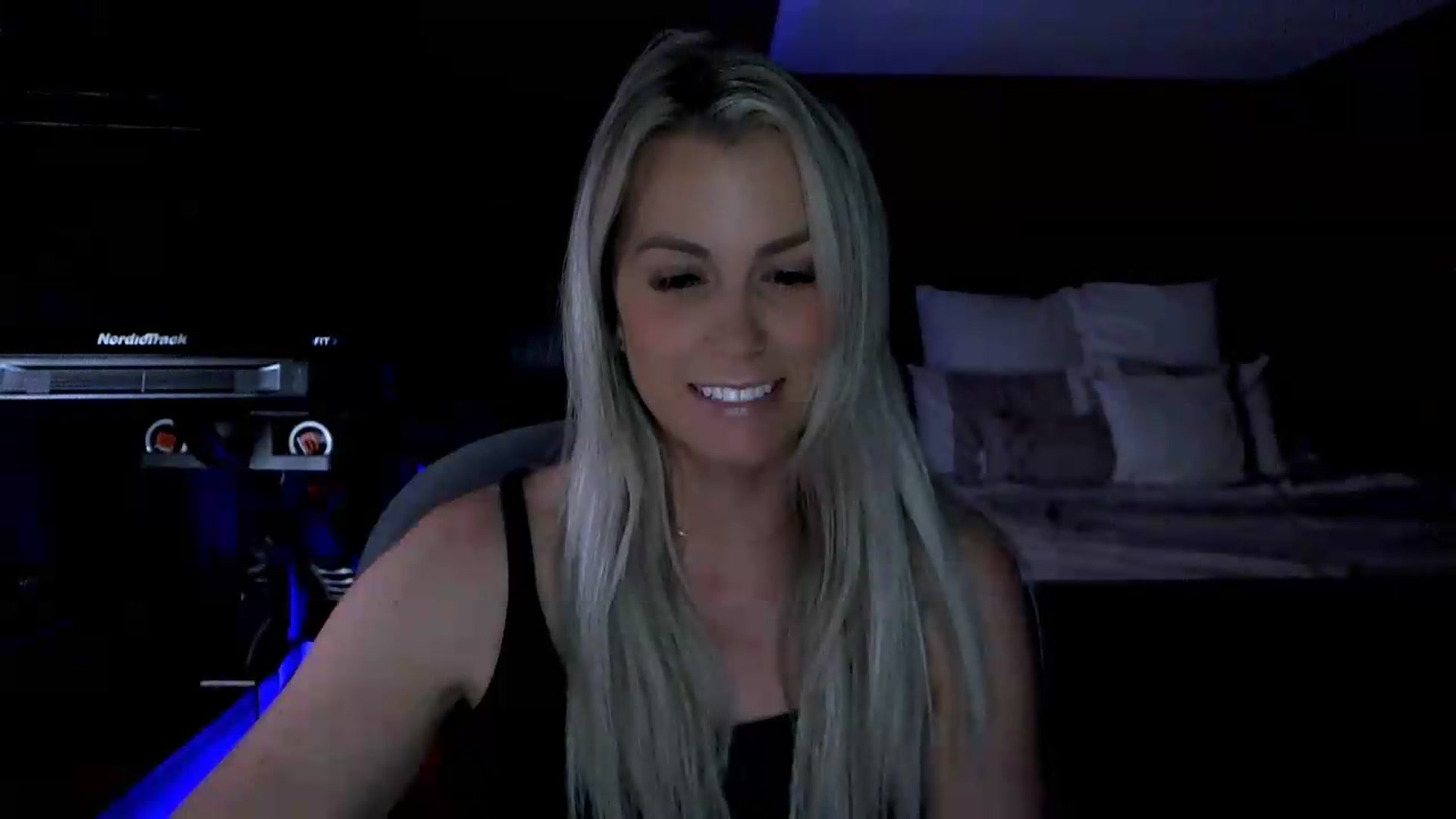 Gallery image thumbnail from Cora9's myfreecams stream on, 06/10/2026, 06:08 image 2 of 20