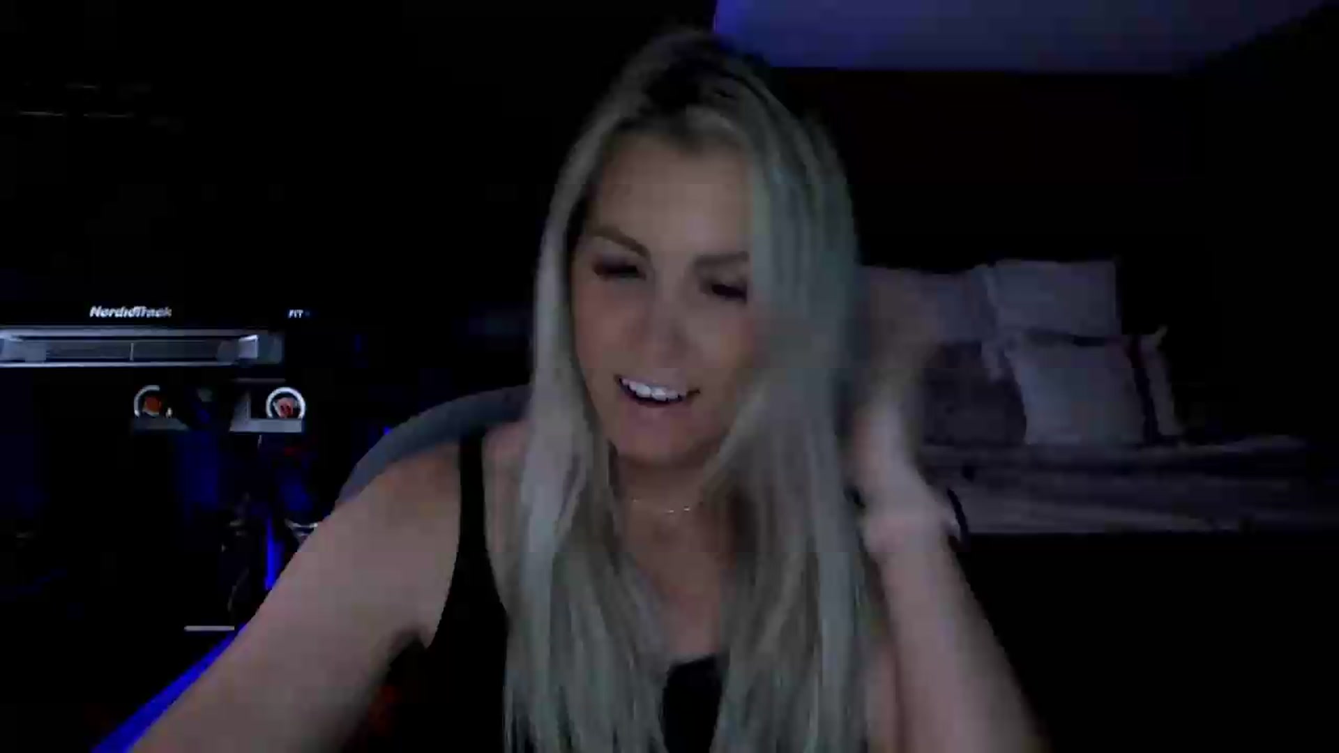 Gallery image thumbnail from Cora9's myfreecams stream on, 06/10/2026, 06:08 image 1 of 20
