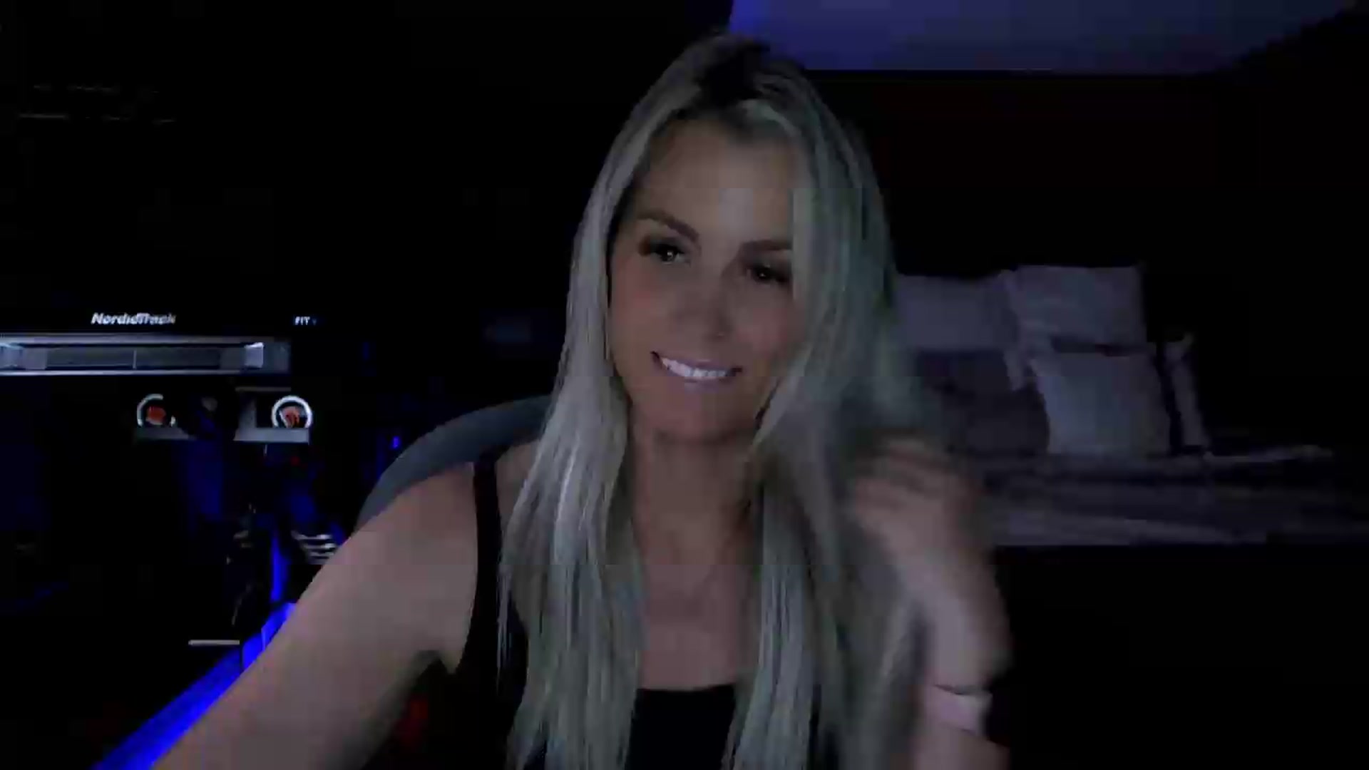 Gallery image thumbnail from Cora9's myfreecams stream on, 06/10/2026, 06:08 image 16 of 20