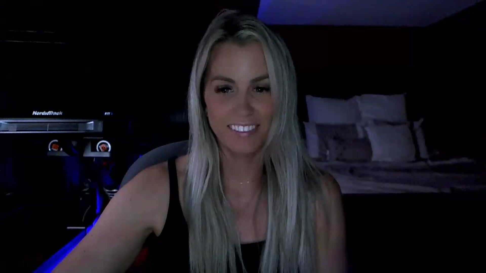 Gallery image thumbnail from Cora9's myfreecams stream on, 06/10/2026, 06:08 image 6 of 20