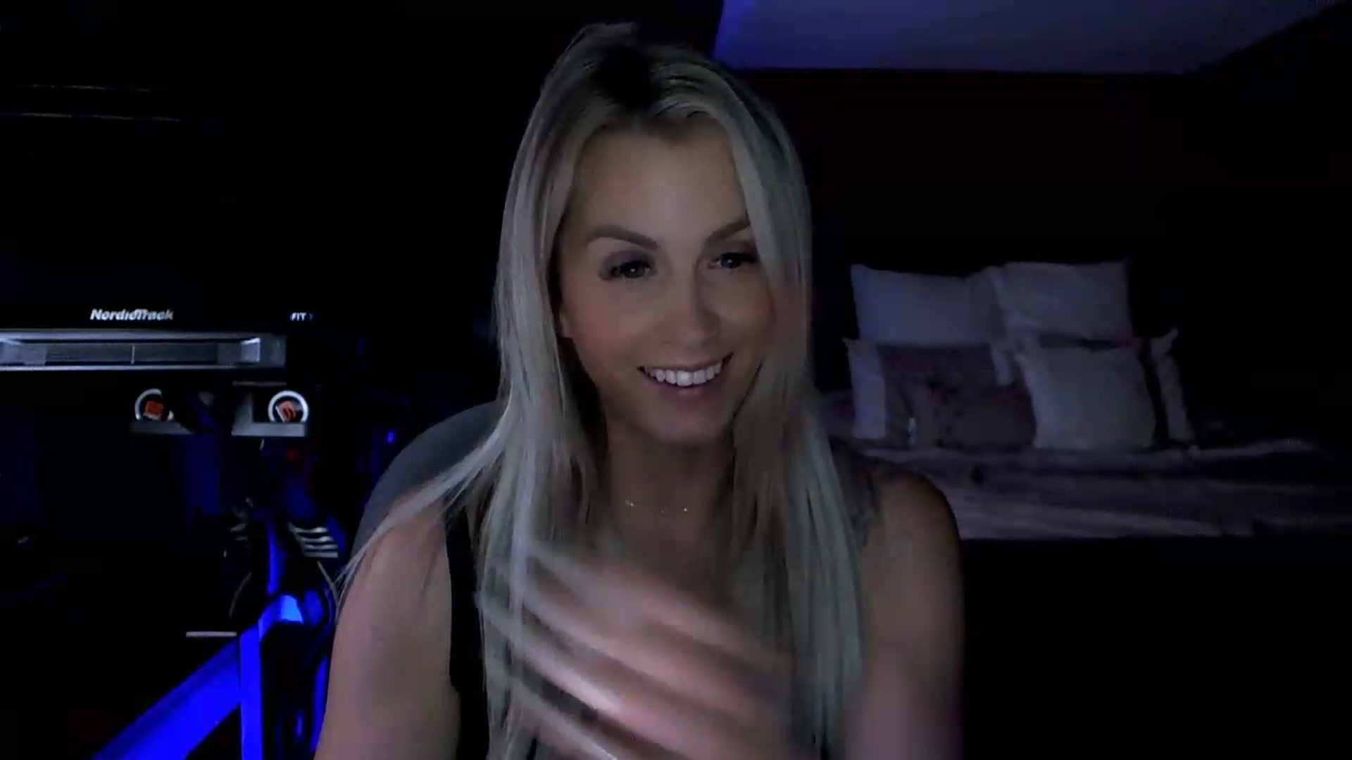 Gallery image thumbnail from Cora9's myfreecams stream on, 06/10/2026, 06:08 image 18 of 20