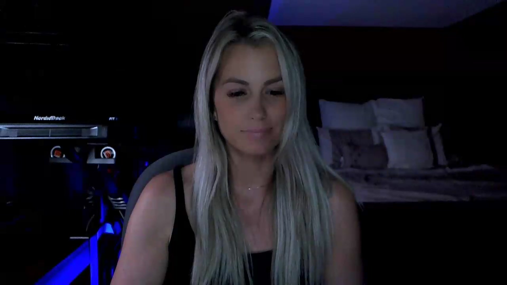 Gallery image thumbnail from Cora9's myfreecams stream on, 06/10/2026, 06:08 image 13 of 20